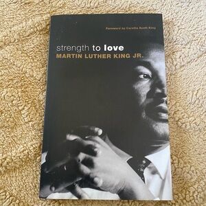 🍀Strength to Love by Martin Luther King Jr. — Black & White Cover